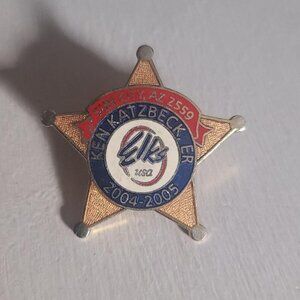 Sun City Arizona Elks Club 2004-2005 Vintage Lapel Pin - Ken Katzbeck ER Badge